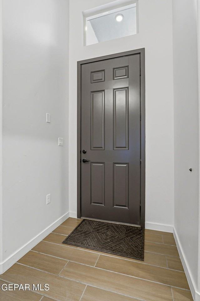 244 Farnborough St - Photo 6 of 43