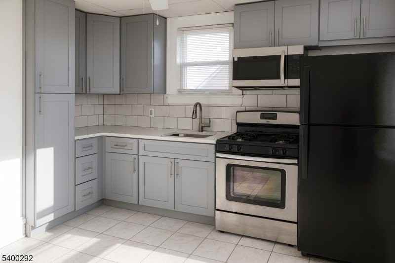 71 Crystal St - Photo 2 of 8