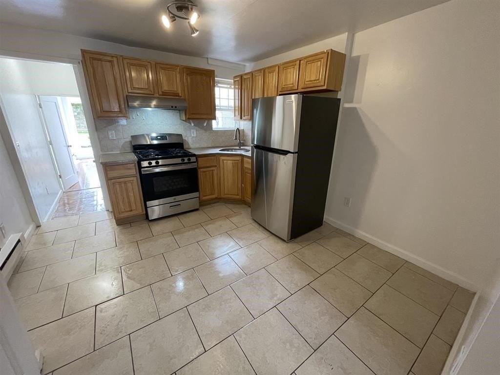 57 Beach St #1R - Photo 2 of 12