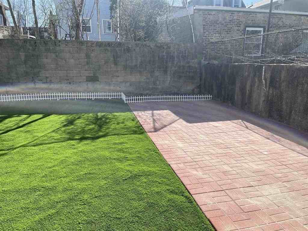 57 Beach St #1R - Photo 4 of 12