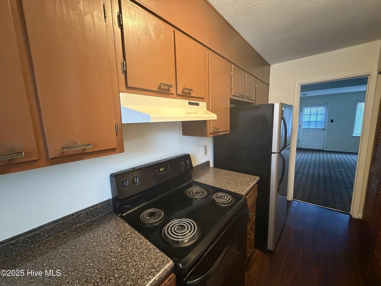 122 Stratton Pl - Photo 3 of 11