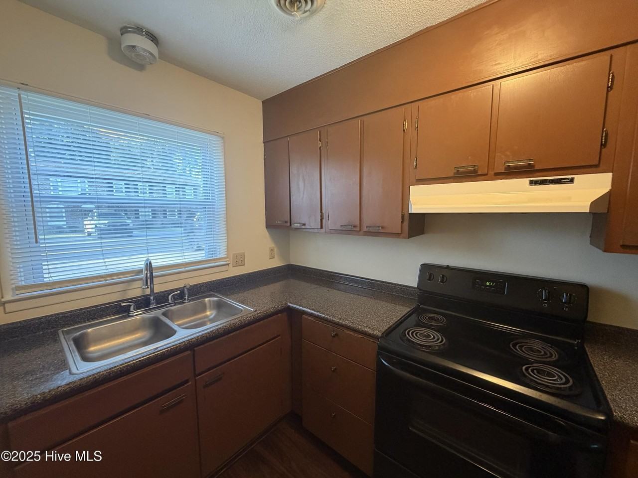 122 Stratton Pl - Photo 4 of 11