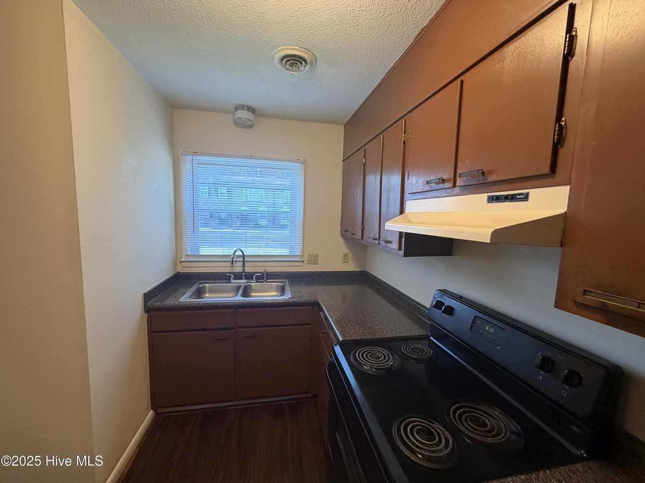 122 Stratton Pl - Photo 5 of 11