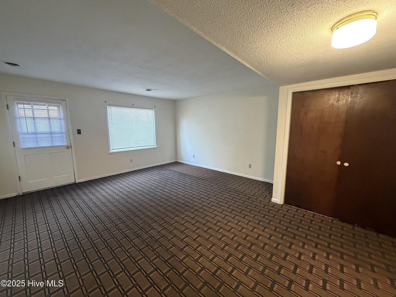 122 Stratton Pl - Photo 7 of 11