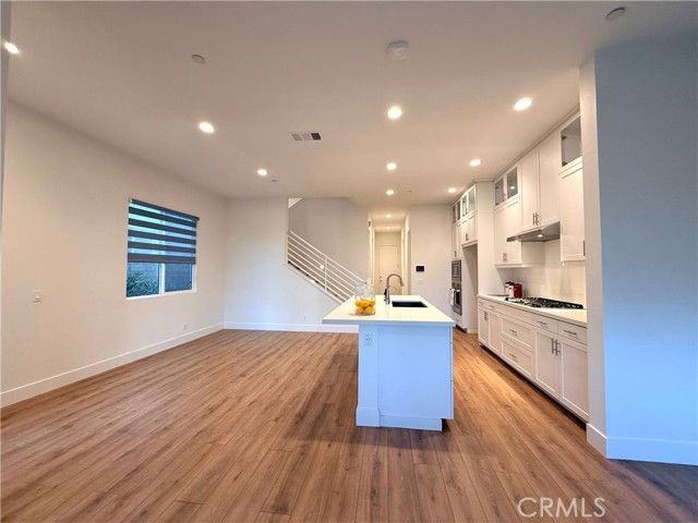 273 Novel - Photo 3 of 8