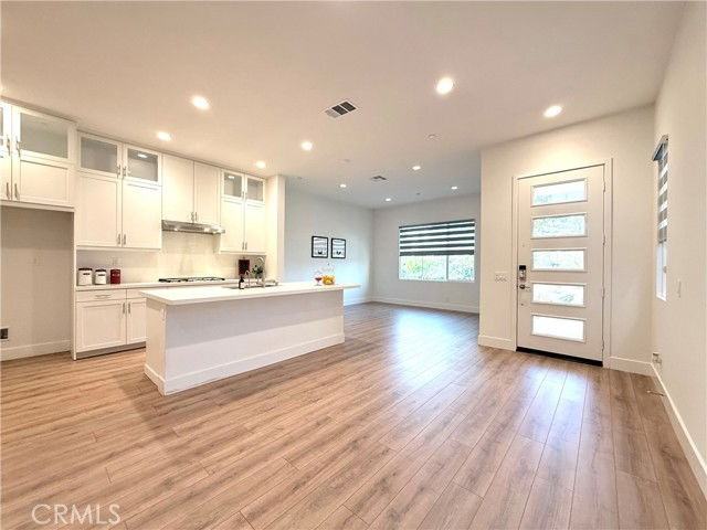 273 Novel - Photo 5 of 8