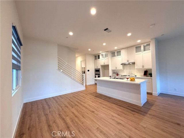 273 Novel - Photo 6 of 8