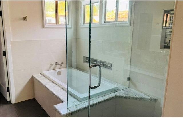 605 Bay Hill Dr - Photo 3 of 8