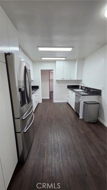 17322 Keswick St - Photo 4 of 8