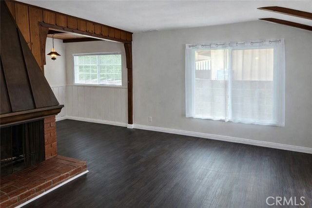 17322 Keswick St - Photo 5 of 8