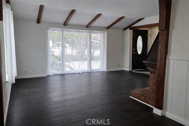 17322 Keswick St - Photo 6 of 8