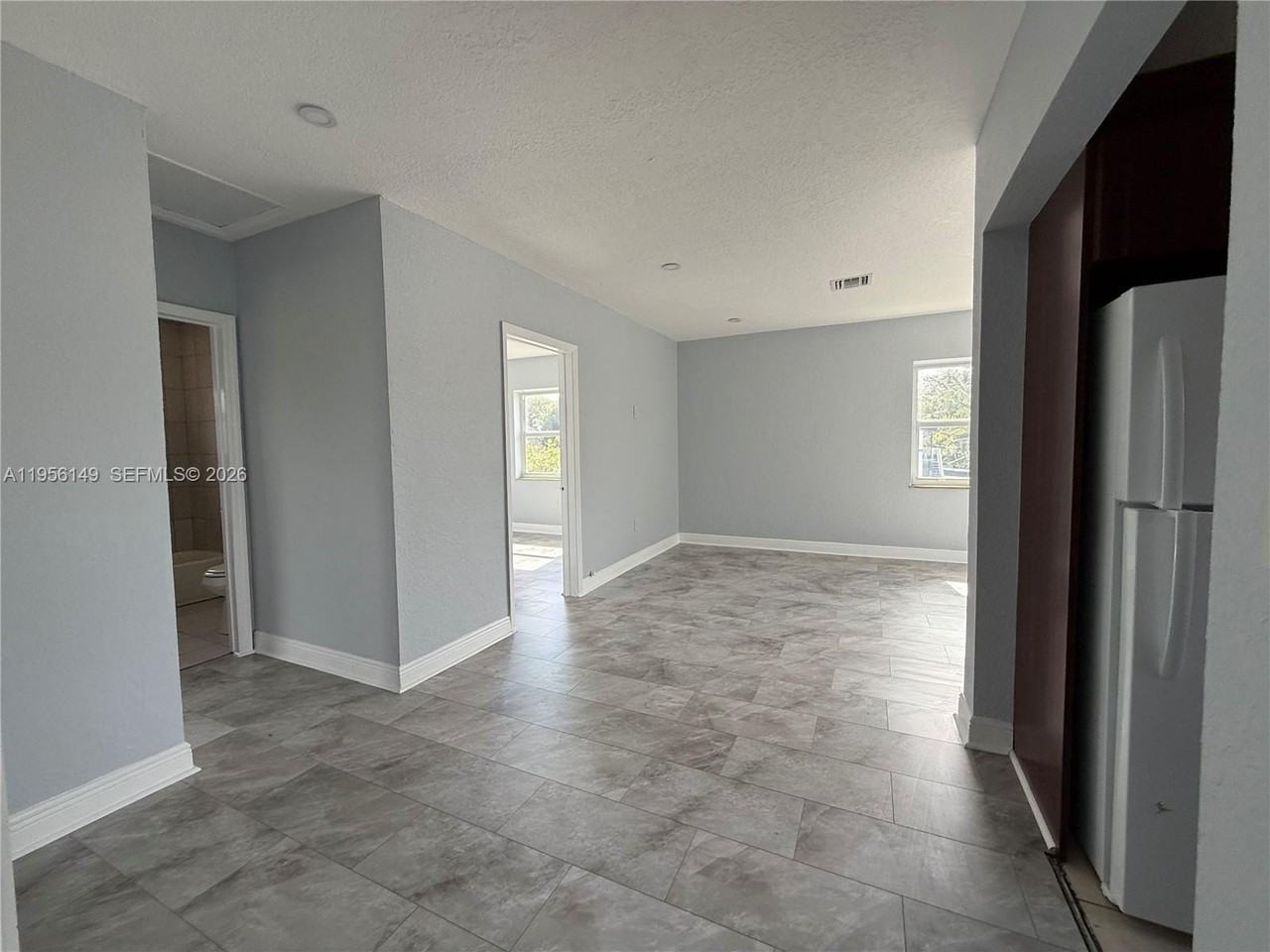 2311 Nw 15th St #B - Photo 4 of 19