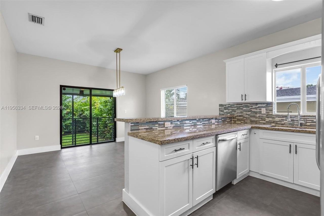 3508 Nw 19th Ter - Photo 7 of 41