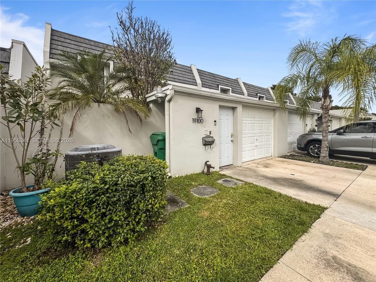 19100 Bobolink Dr - Photo 2 of 25