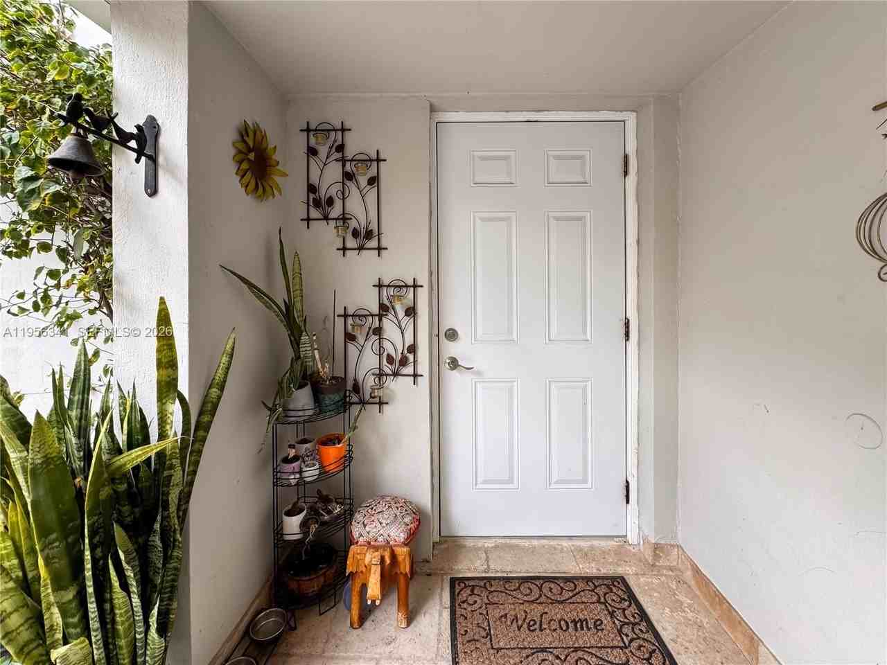 19100 Bobolink Dr - Photo 3 of 25