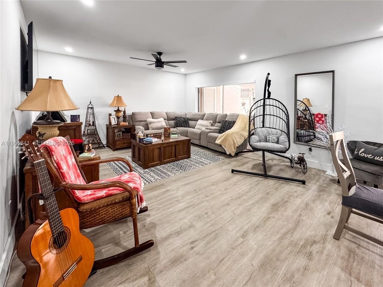 19100 Bobolink Dr - Photo 5 of 25