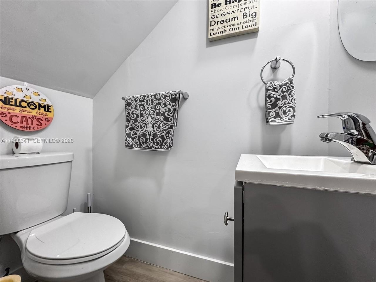 19100 Bobolink Dr - Photo 6 of 25