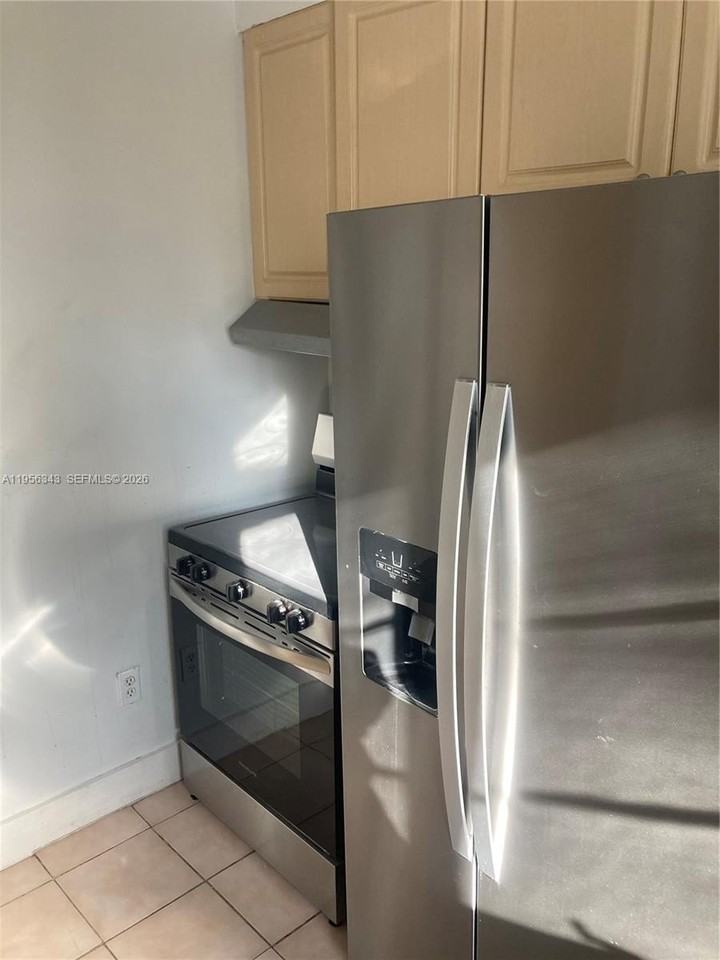 3742 Sw 29th St #3742 - Photo 2 of 10