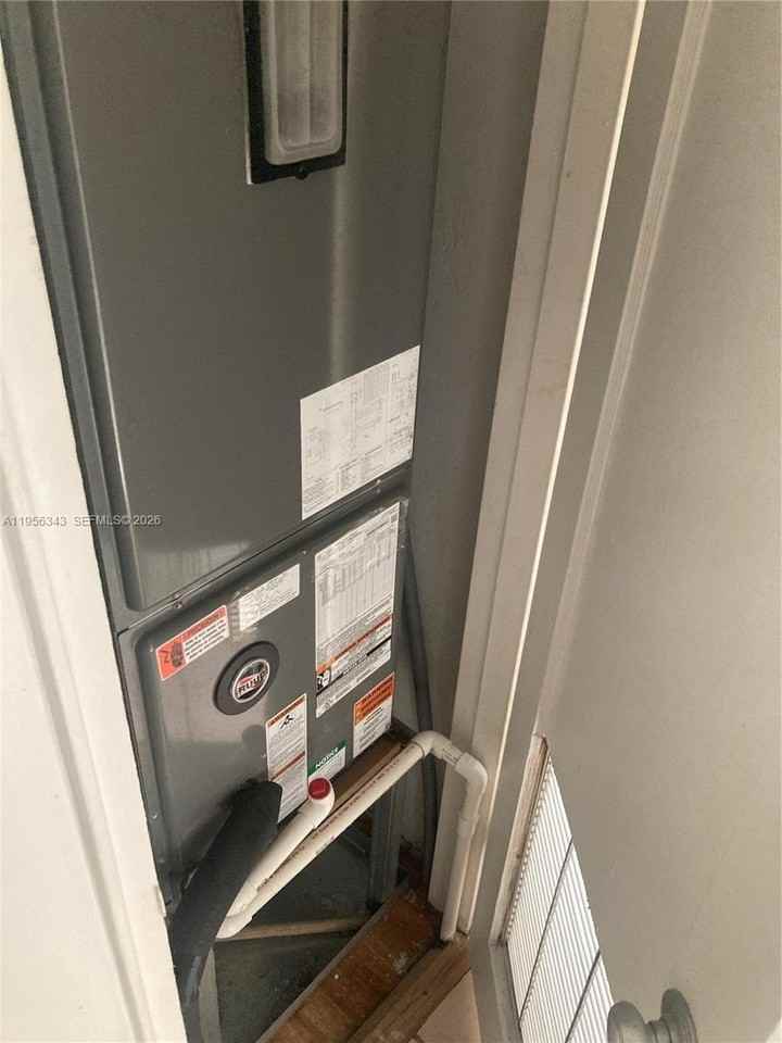 3742 Sw 29th St #3742 - Photo 3 of 10