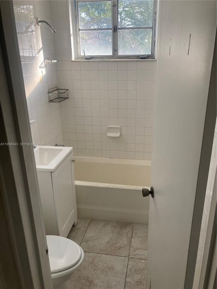 3742 Sw 29th St #3742 - Photo 7 of 10