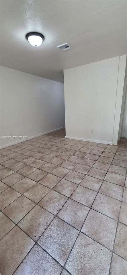 848 Nw 10th St #848 - Photo 4 of 14