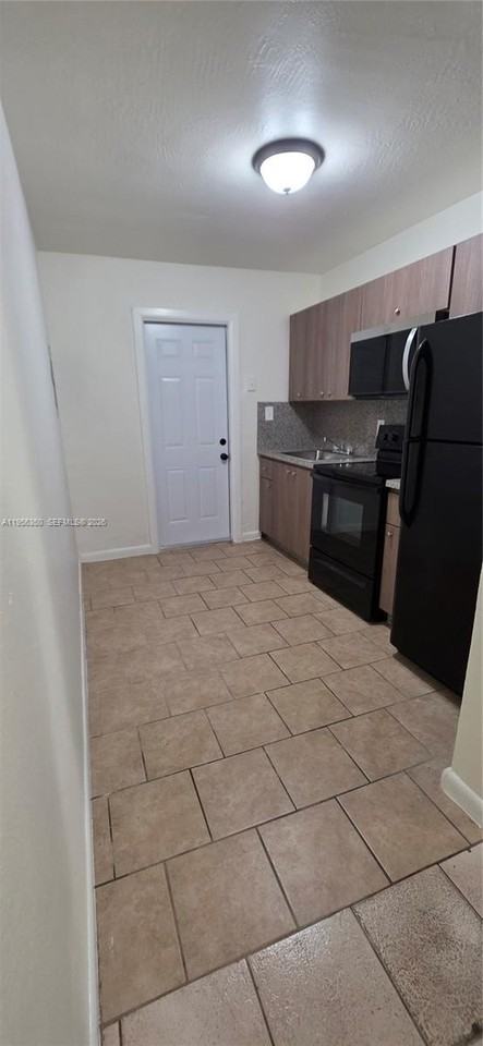 848 Nw 10th St #848 - Photo 5 of 14