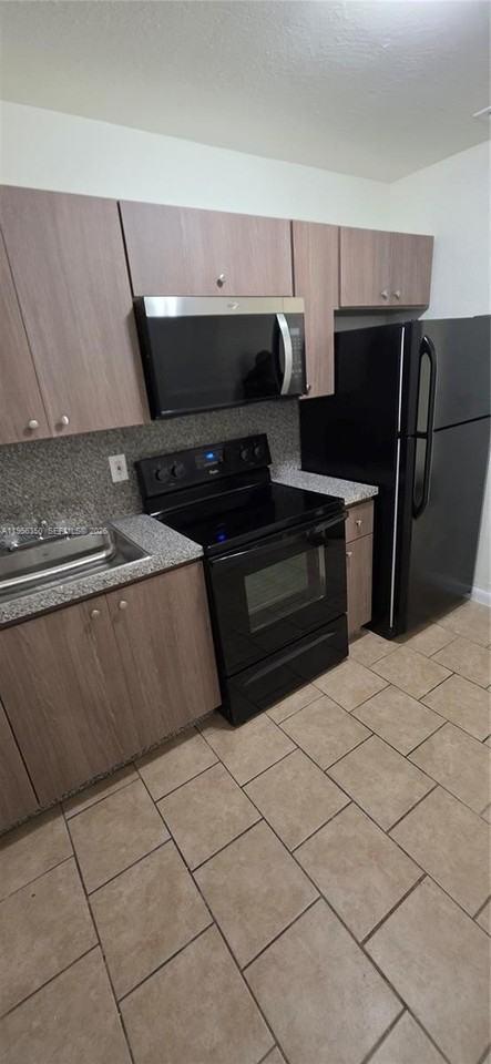 848 Nw 10th St #848 - Photo 7 of 14