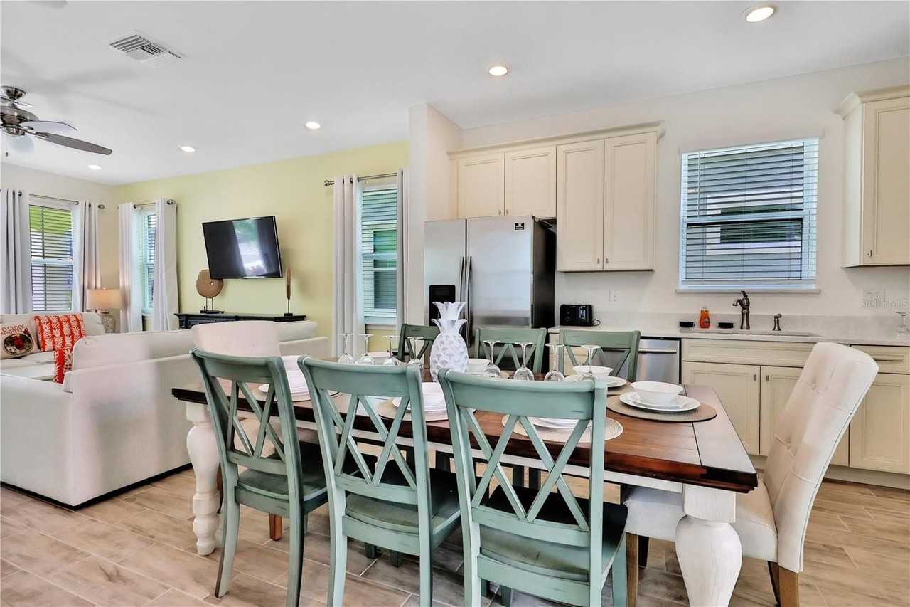 8049 Lost Shaker Ln - Photo 5 of 50