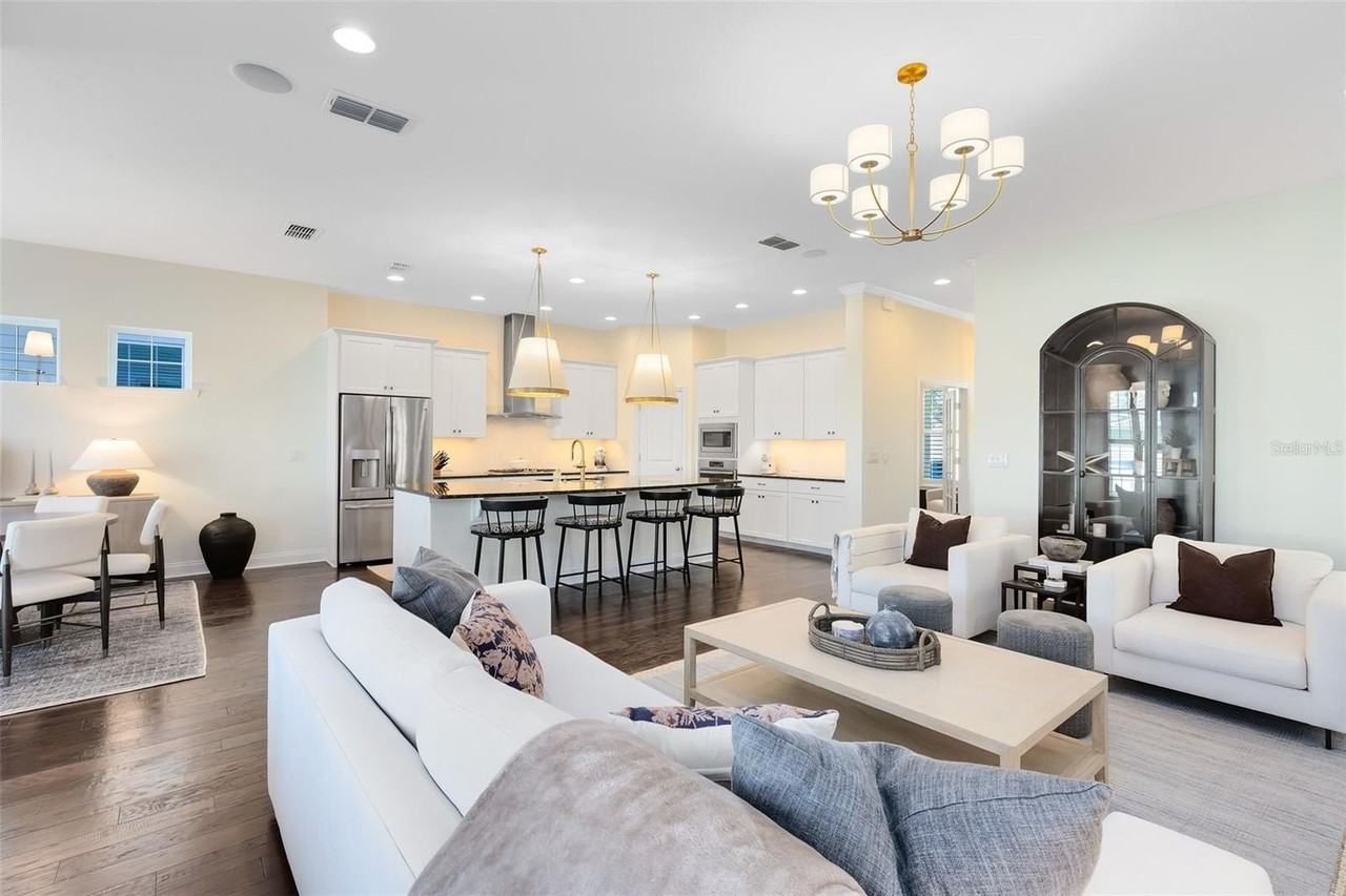 1022 Huntspoint St - Photo 5 of 43