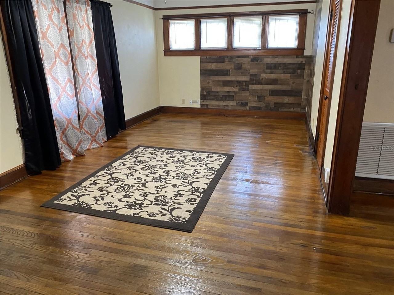 439 New York Ave - Photo 3 of 15