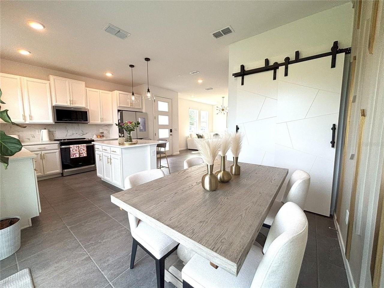 921 Spring Palms Loop - Photo 2 of 30