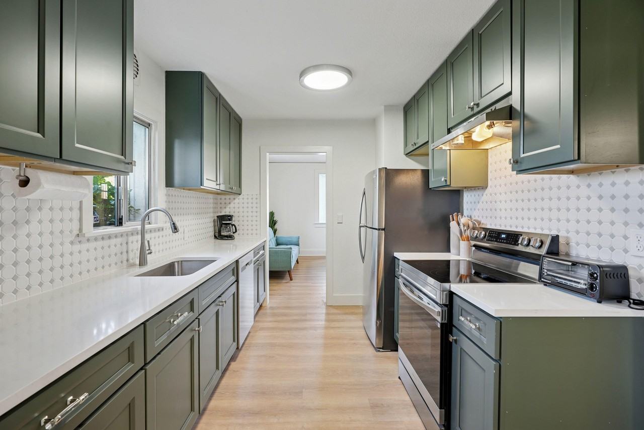 Ne 49th St - Photo 3 of 27