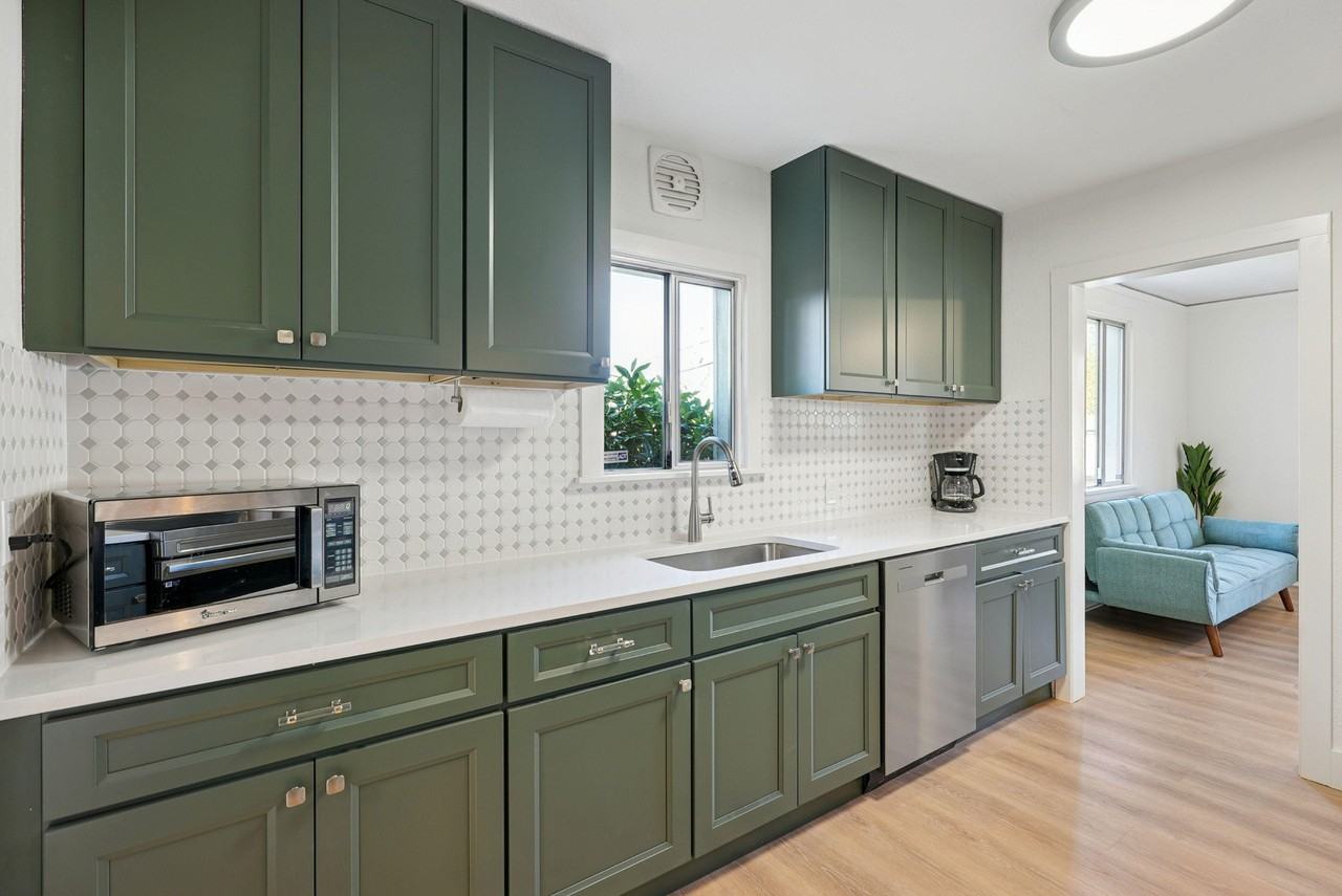 Ne 49th St - Photo 4 of 27