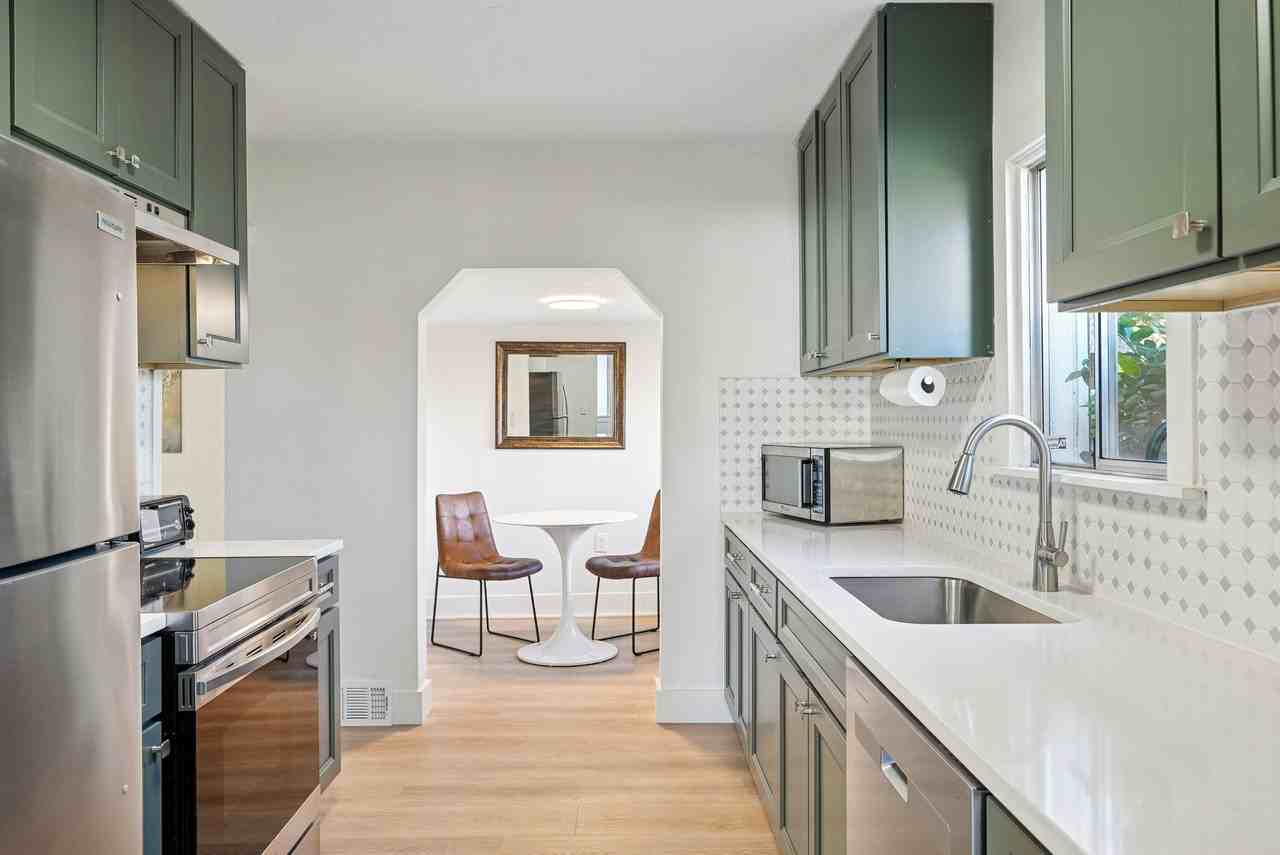 Ne 49th St - Photo 5 of 27