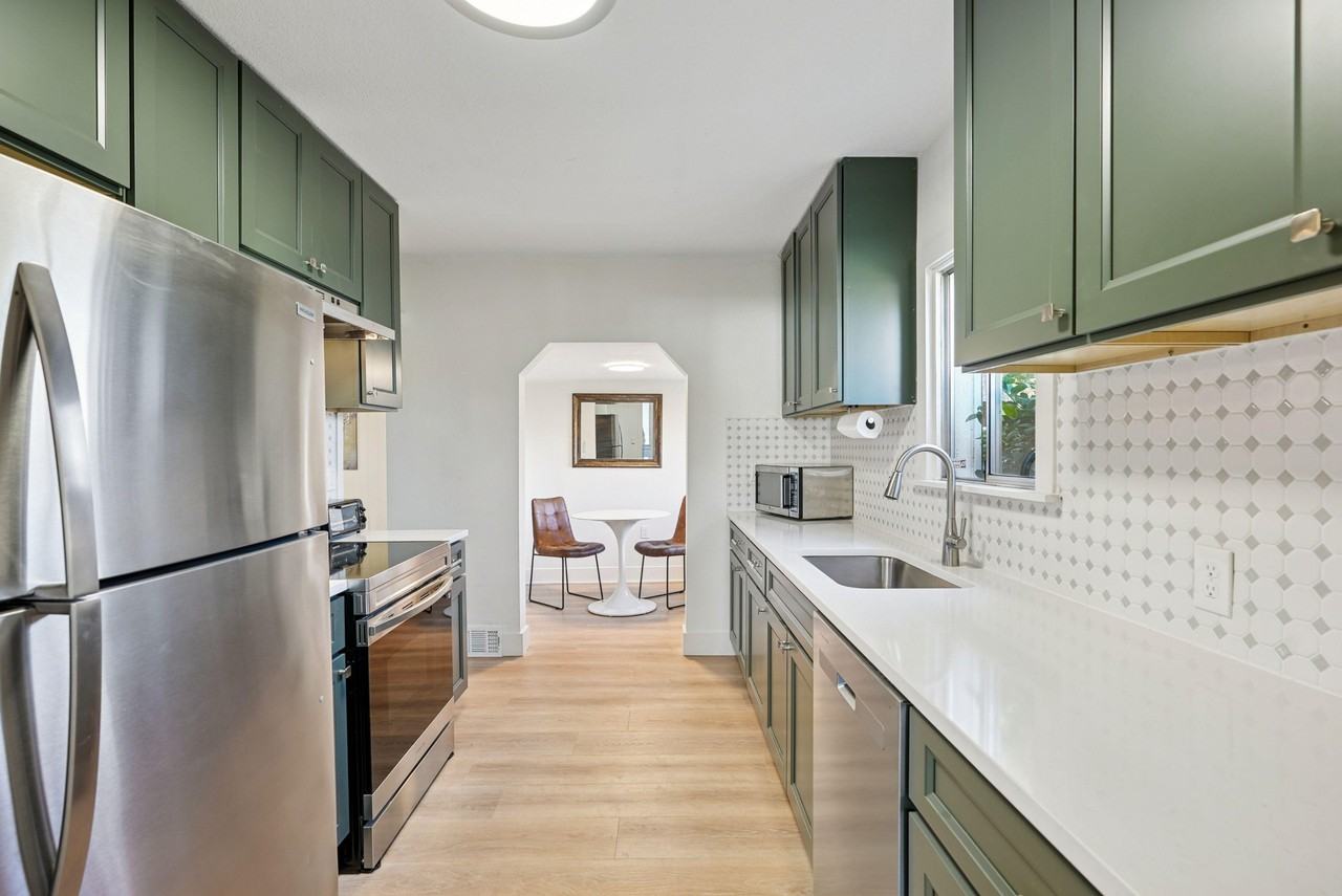 Ne 49th St - Photo 6 of 27