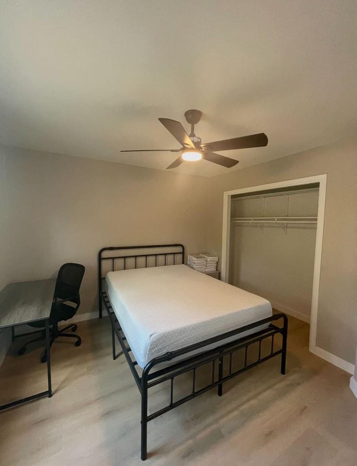 Lago Vista St - Photo 7 of 8