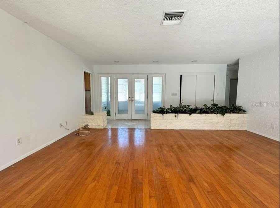 2516 Roberta St - Photo 5 of 14