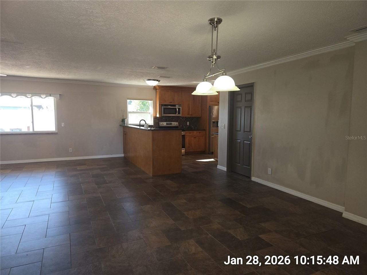 1013 Greenbriar Dr - Photo 2 of 21