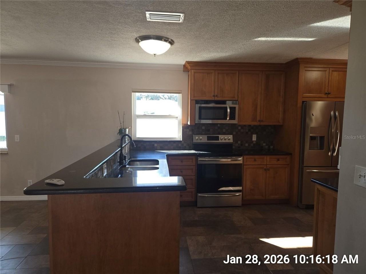 1013 Greenbriar Dr - Photo 3 of 21