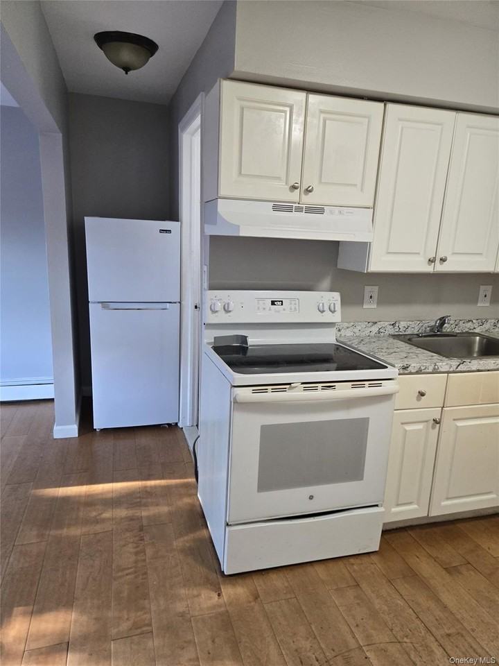 20-22 Bay Shore Ave Apt 20-3 #20-3 - Photo 4 of 10