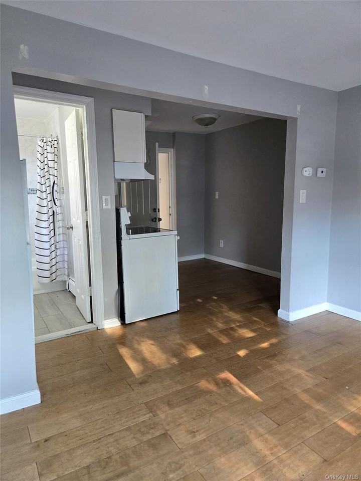 20-22 Bay Shore Ave Apt 20-3 #20-3 - Photo 6 of 10