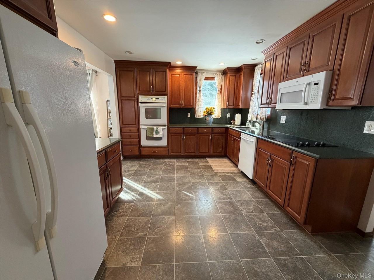 32 Landview Dr - Photo 3 of 10