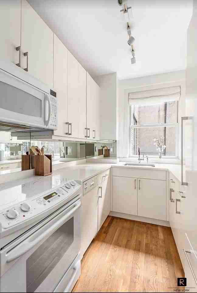 40 W 55th St #5D - Photo 3 of 9