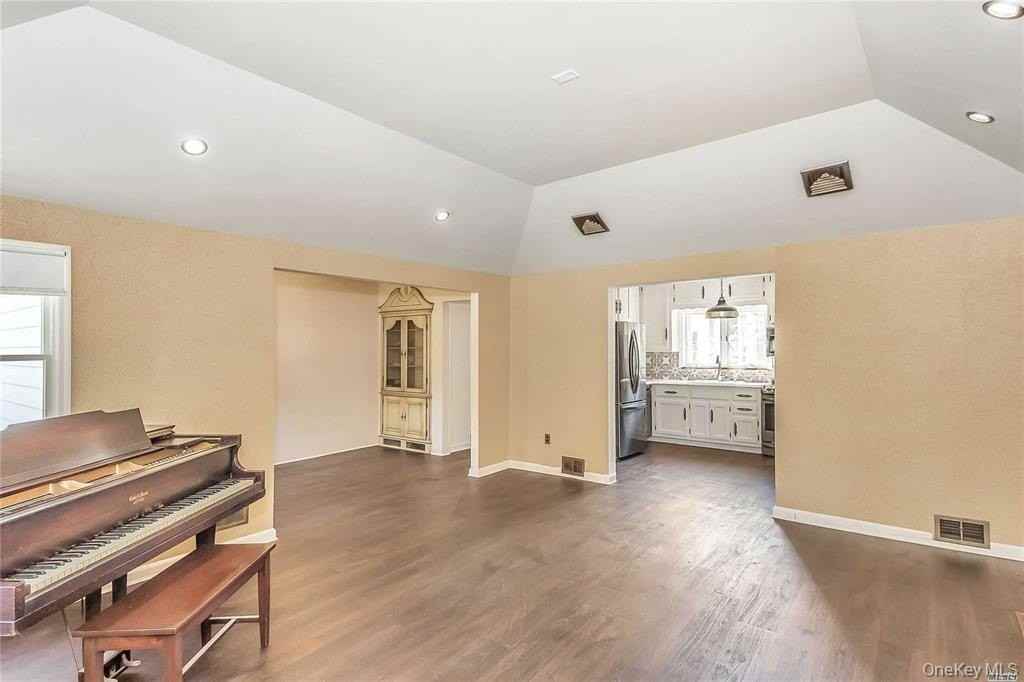 25 Valentine Ave - Photo 4 of 15