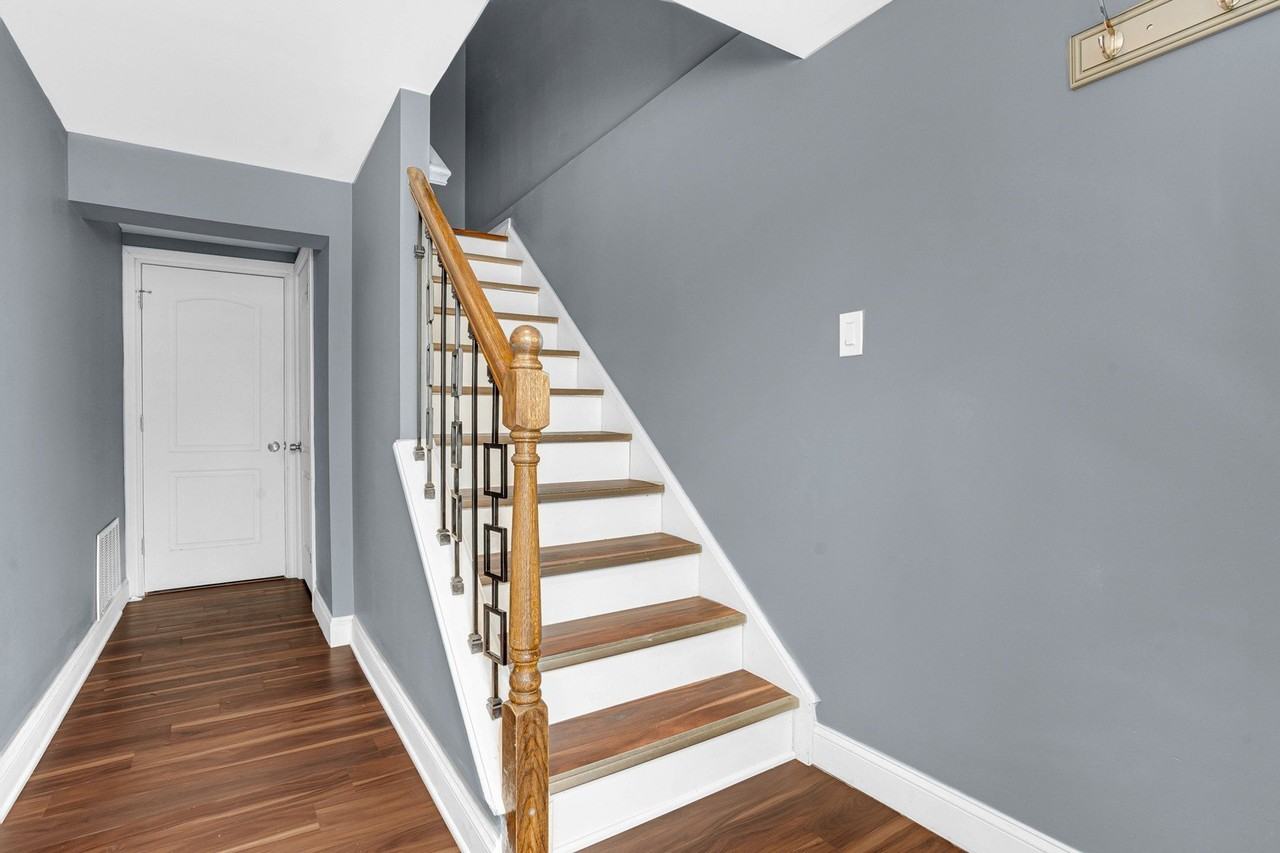 2035 Stanley Ct - Photo 4 of 27