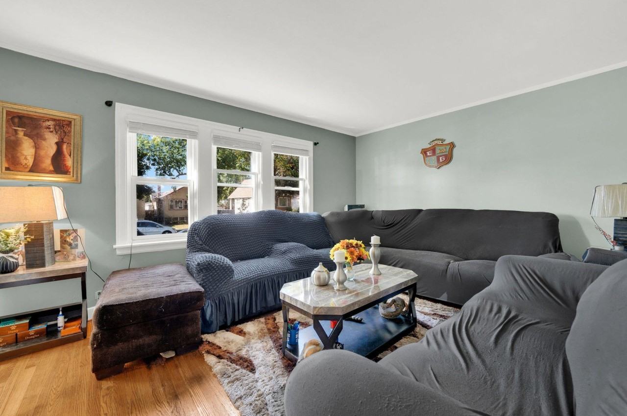 9427 S Utica Ave - Photo 4 of 16