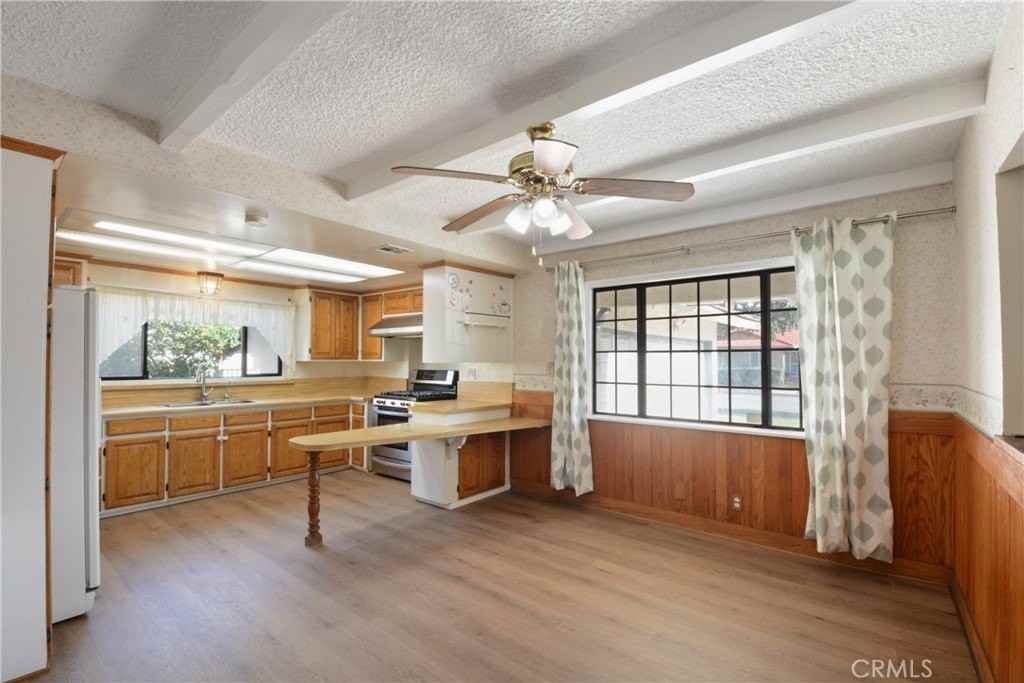 657 S Evanwood Ave - Photo 5 of 16