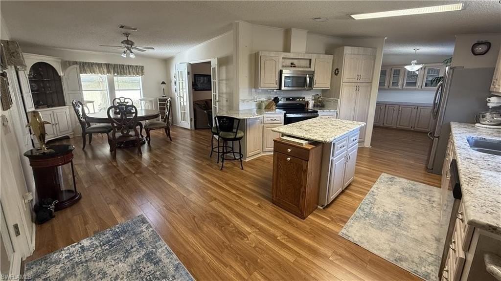 281 Ocean Reef Ln - Photo 4 of 28