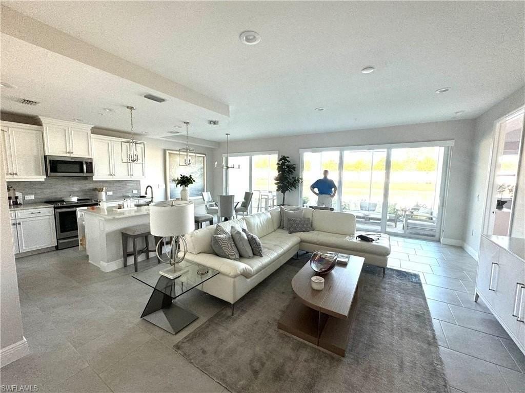 2555 Seychelles Dr Unit 402 #402 - Photo 6 of 22