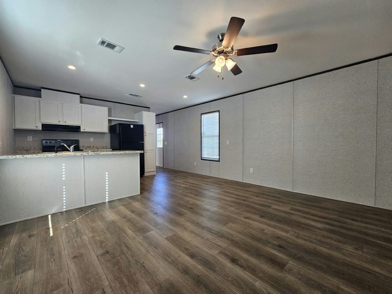 549 Suwanee Dr #2143 - Photo 2 of 11